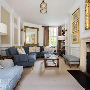  Holiday home Townhouse 'founders House' United Kingdom