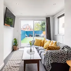 Spacious 2 Bedrooms, Free Parking, Free Wifi - Serene Homes Sheffield
