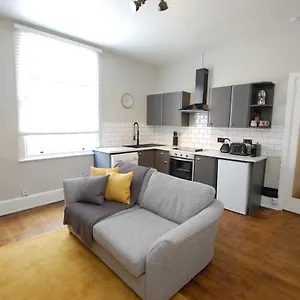  Apartment Modern One Bed Apartment, By Kipz Centre - Amazing Location & Quiet! United Kingdom